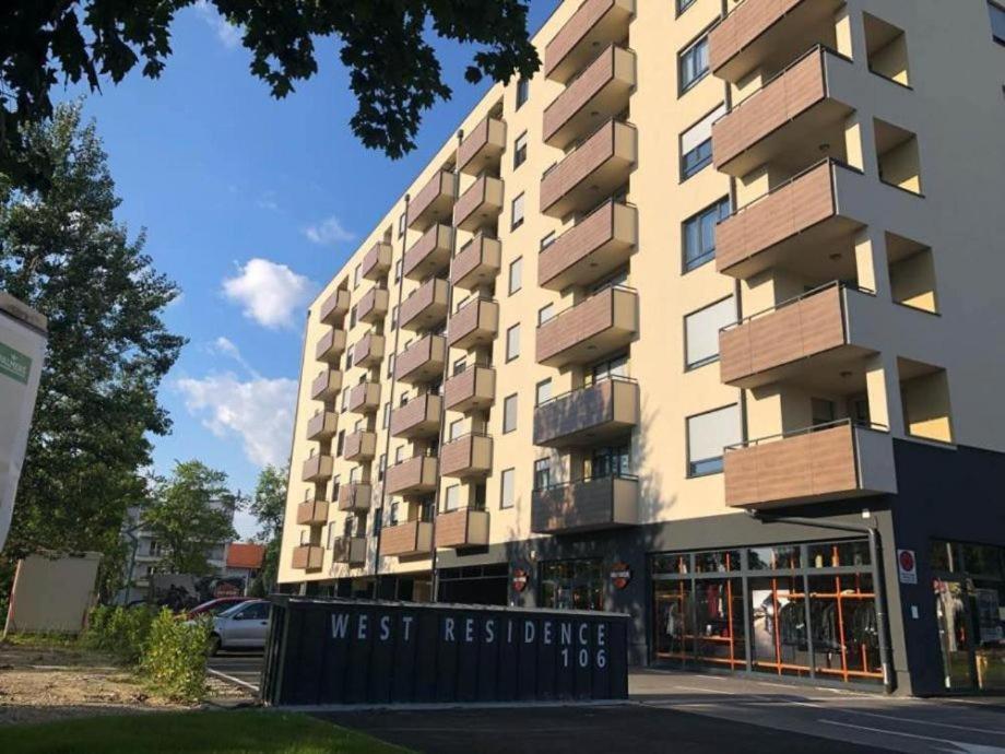 Studio Apartman Krila Wings- Parking In Garage 자그레브 외부 사진