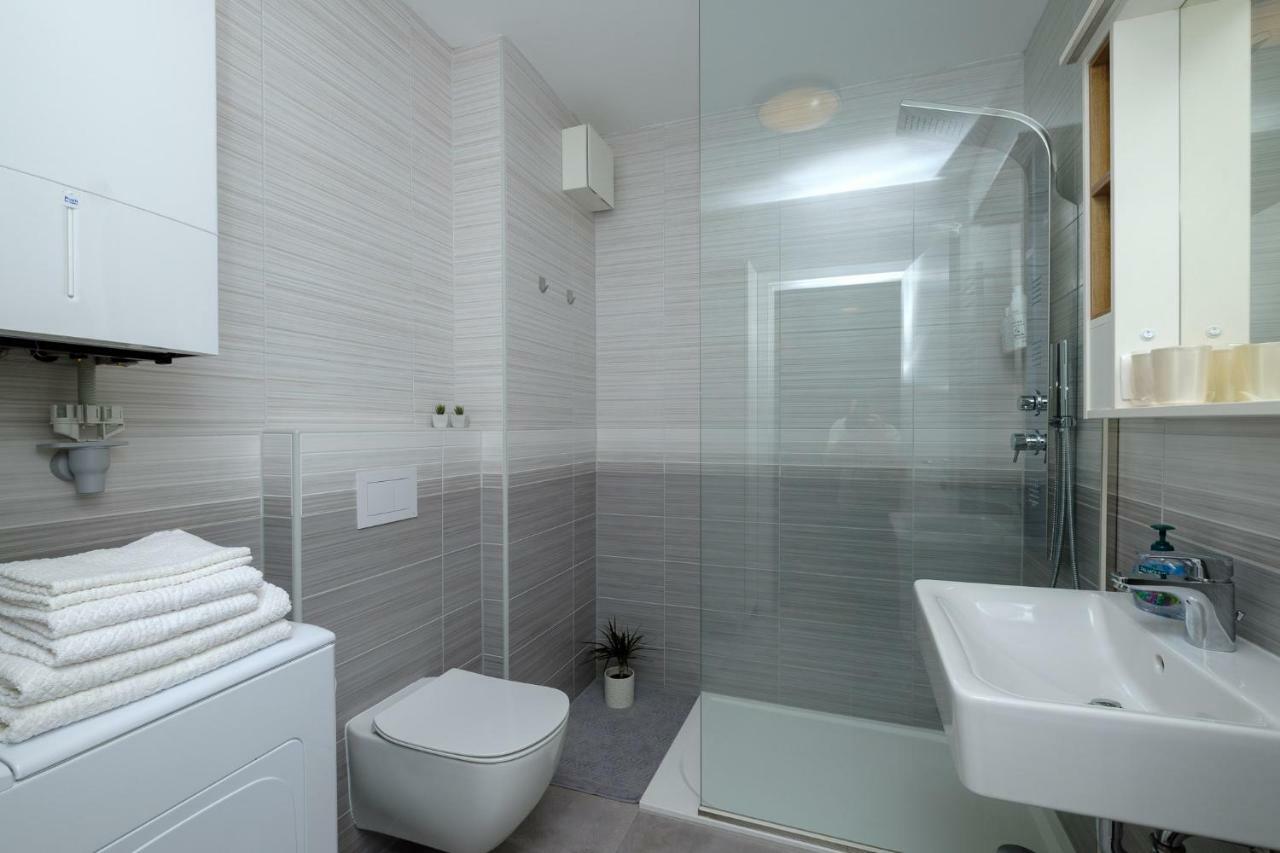 Studio Apartman Krila Wings- Parking In Garage 자그레브 외부 사진