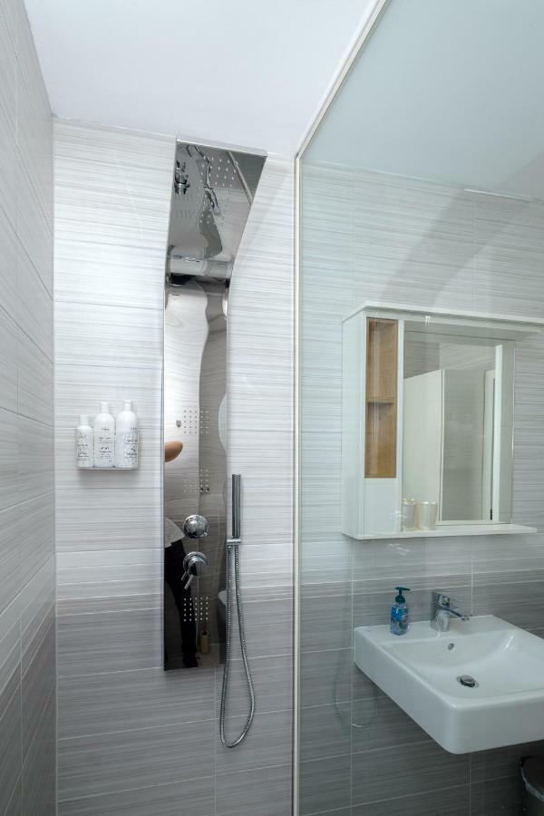 Studio Apartman Krila Wings- Parking In Garage 자그레브 외부 사진