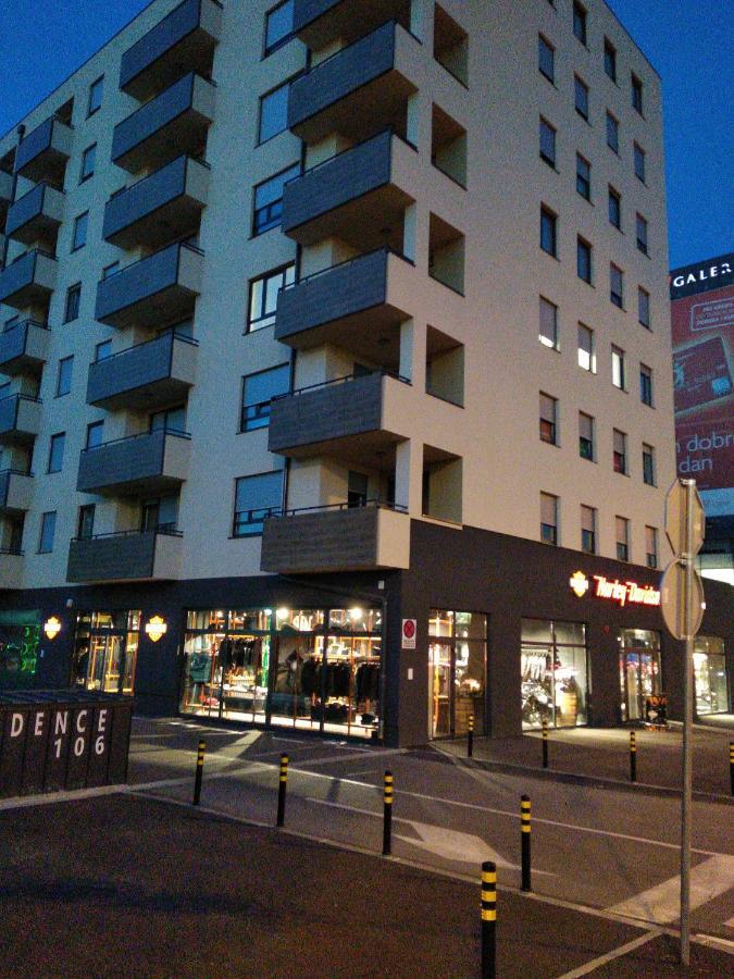 Studio Apartman Krila Wings- Parking In Garage 자그레브 외부 사진