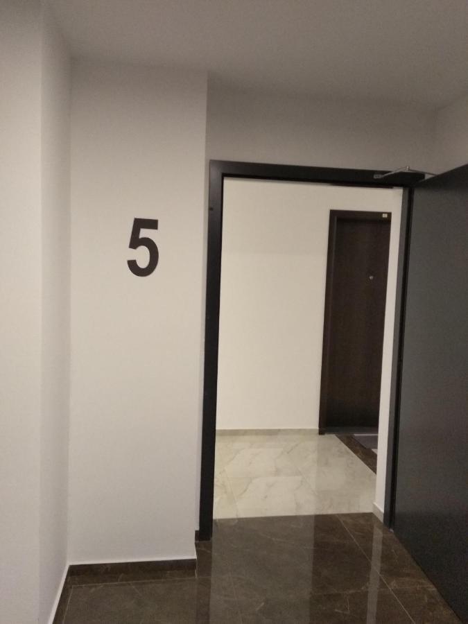 Studio Apartman Krila Wings- Parking In Garage 자그레브 외부 사진